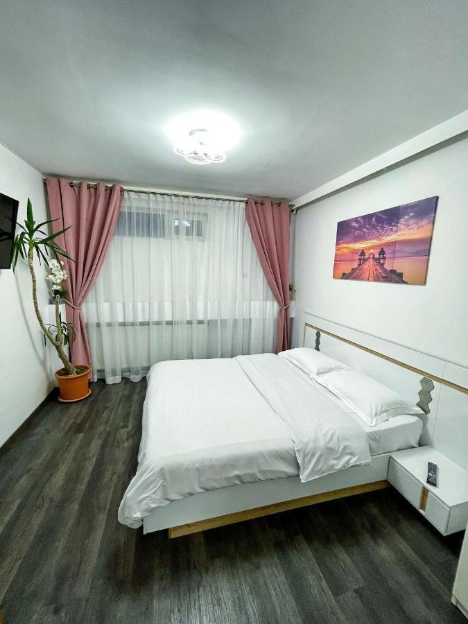 3 Rooms Cinema Garden Parking House Bukarest Exterior foto