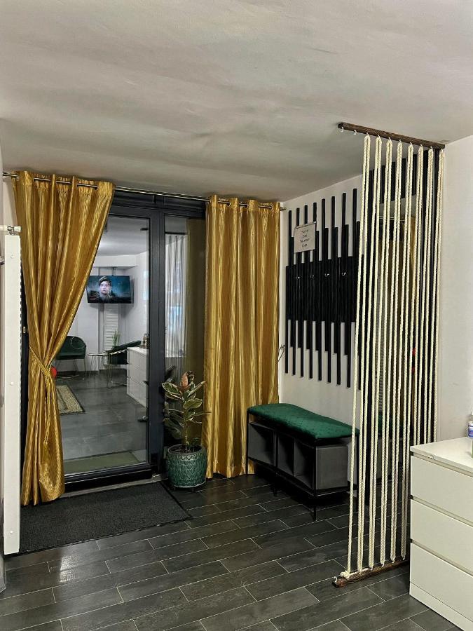 3 Rooms Cinema Garden Parking House Bukarest Exterior foto